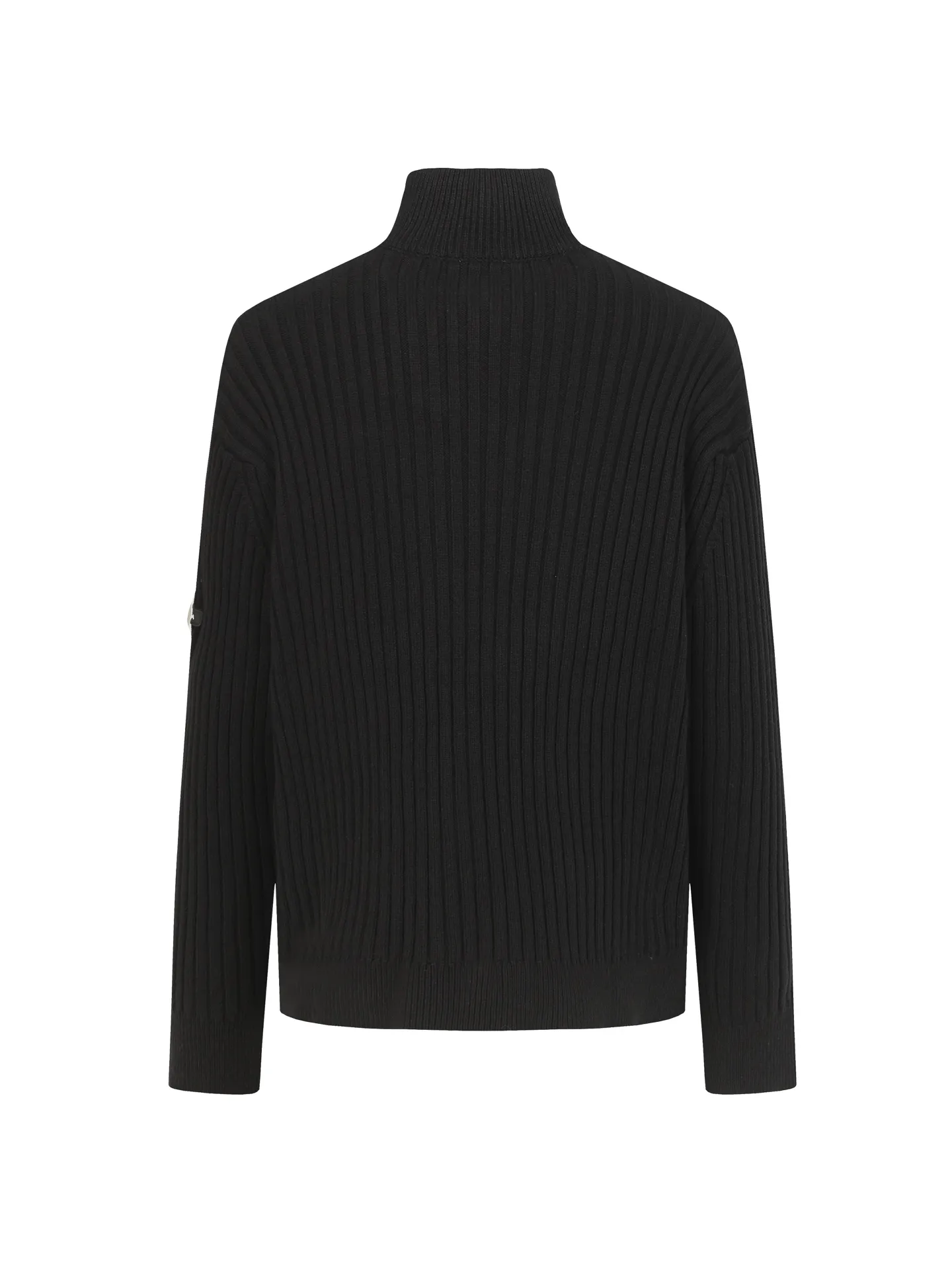 [Higher version] BLCG 25FW high-neck half-zip sweater with armbands. The core craftsmanship of this single product lies in the cross-border fusion of high-tech lamination and traditional knitting. The foundation of ready-made garments is made of high-elastic rough pit knitting, which achieves strong three-dimensional texture and excellent elasticity through thick gauge and special yarns. The elastic characteristics are mainly characterized by high Rebound, multi-directional extension and excellent recovery. Relying on the natural structural stretch of the rough ribbed structure and combining it with high-elastic yarns, it has high stretchability in both the longitudinal and transverse directions (up to 6-10cm). It has no sense of restraint when moving, and can quickly return to its original shape, resist wrinkles, maintain shape, and avoid sagging. The iconic Black polyurethane strip is precisely sewn to fit the uneven knitted surface. At the same time, the elasticity of the underlying knitted structure must not be damaged, and the luster and toughness of the strip itself should be maintained, integrating the decorative strip and functional structure into one. Size:S/M/L